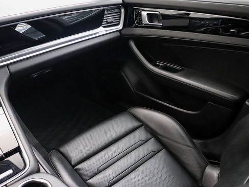 Used 2018 Porsche Panamera 4 AWD/4WD image 19