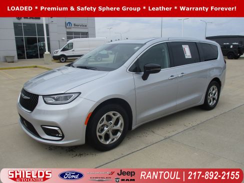 Used 2024 Chrysler Pacifica Limited FWD image 1