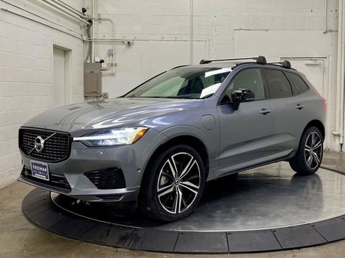 Used 2021 Volvo XC60 T8 R-Design w/ Advanced Package AWD/4WD image 4