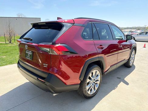 Used 2021 Toyota RAV4 XLE Premium image 6