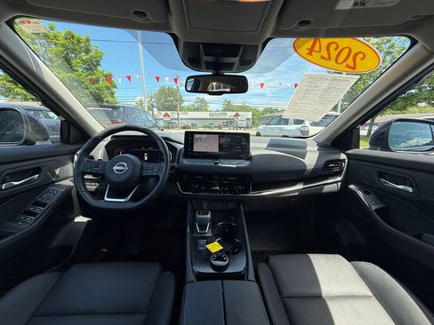 Used 2024 Nissan Rogue SL AWD/4WD image 8