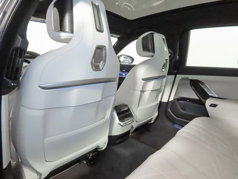 Used 2025 BMW i7 eDrive50 w/ Executive Package image 35