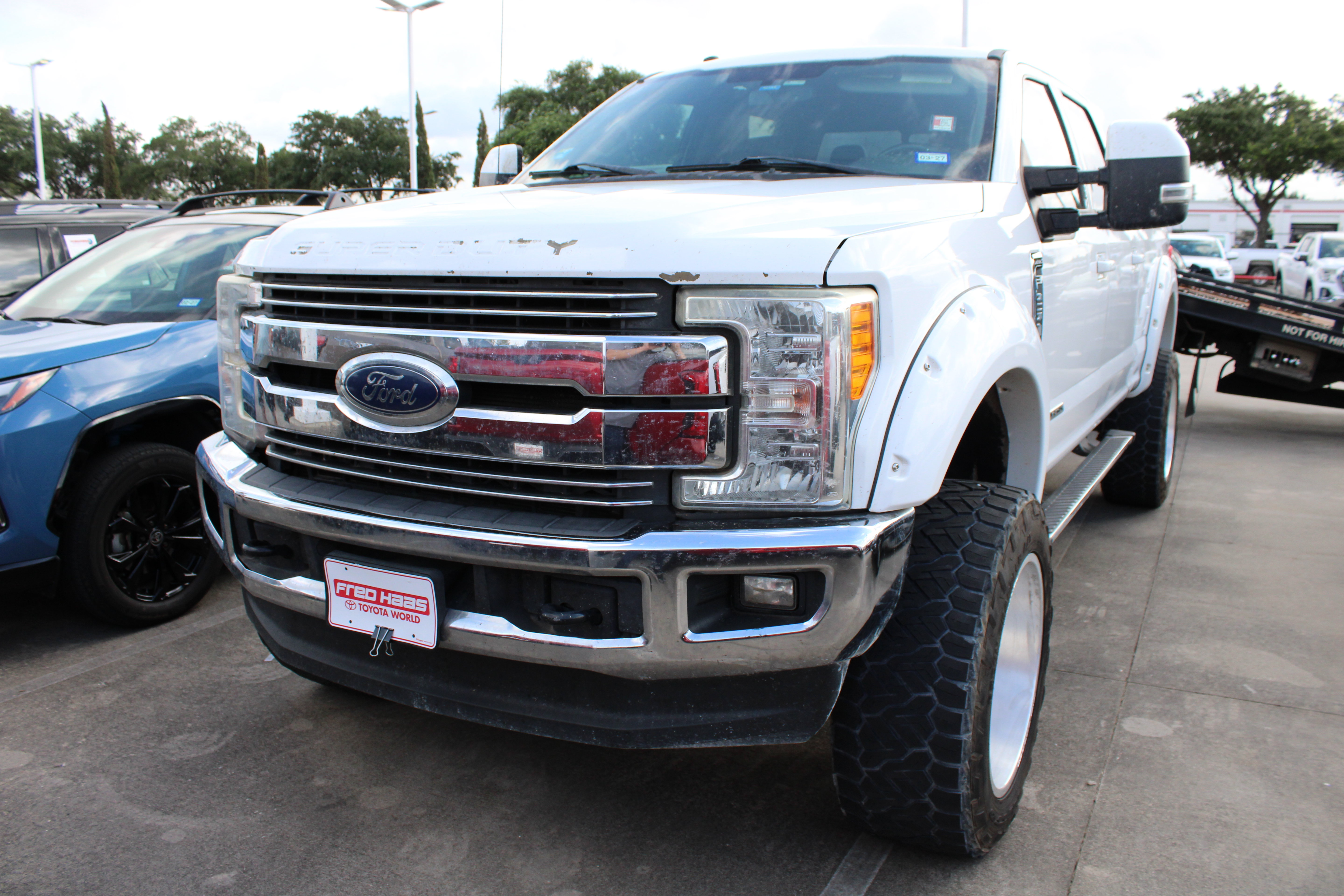 Used 2017 Ford F250 Lariat w/ FX4 Off-Road Package AWD/4WD image 2