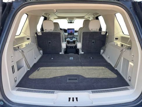Used 2021 Lincoln Navigator Reserve w/ Luxury Package AWD/4WD image 18
