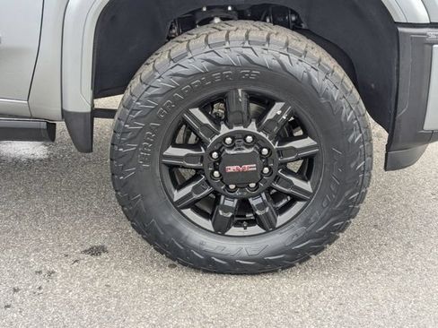 Used 2024 GMC Sierra 2500 AT4 w/ AT4 Premium Plus Package AWD/4WD image 30