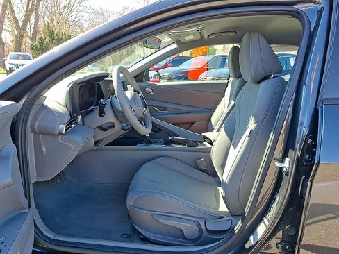 Used 2023 Hyundai Elantra SEL FWD image 11