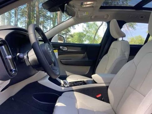 New 2025 Volvo XC40 B5 Ultra image 21