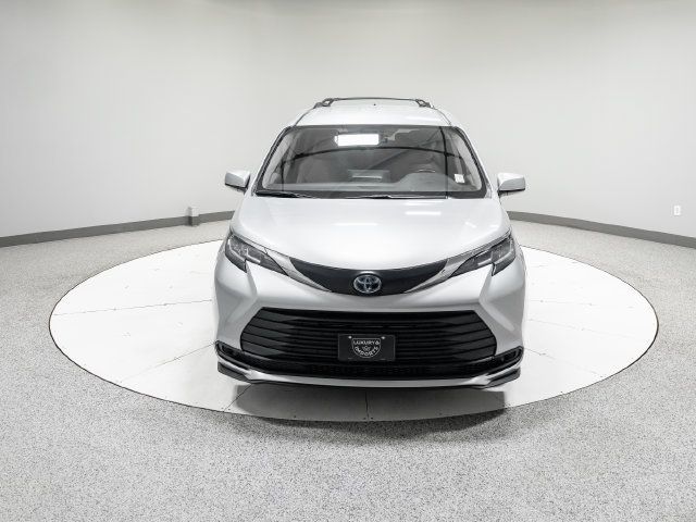 Used 2022 Toyota Sienna LE AWD/4WD image 28