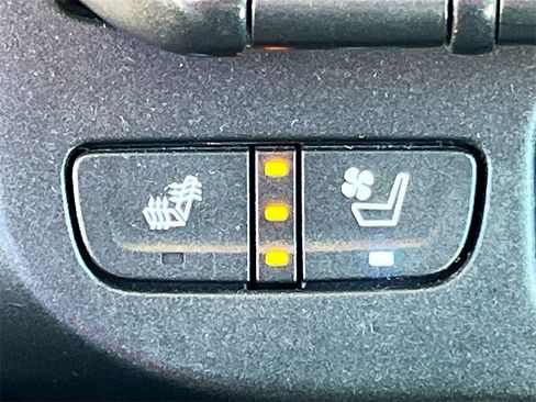 Used 2020 GMC Canyon Denali image 21