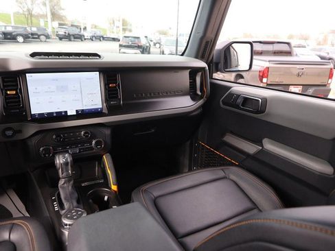 Used 2023 Ford Bronco Badlands w/ Sasquatch Package AWD/4WD image 27