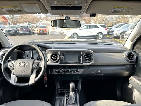 Used 2016 Toyota Tacoma SR5 image 21