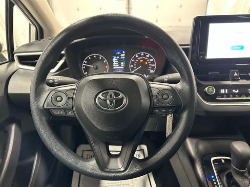 Used 2025 Toyota Corolla LE image 18