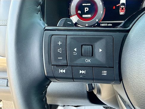 Used 2025 Nissan Pathfinder Platinum FWD image 39