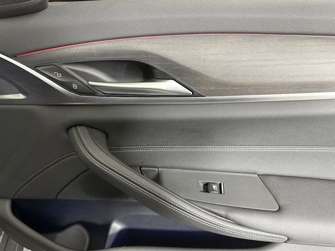 Used 2022 BMW 530i w/ M Sport Package image 31