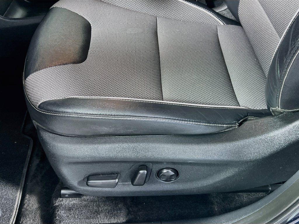 Used 2020 Kia Niro EX FWD image 18