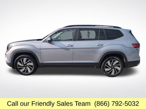 Used 2025 Volkswagen Atlas SE AWD/4WD image 2