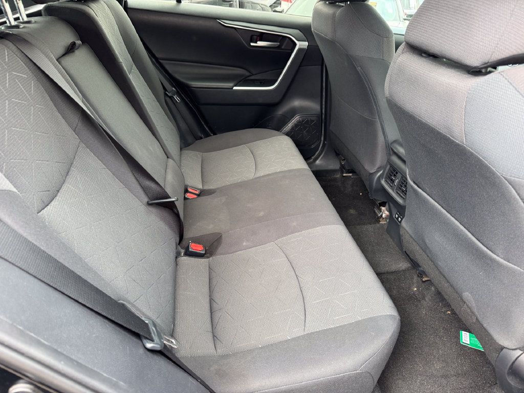 Used 2019 Toyota RAV4 XLE AWD/4WD image 3