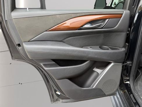 Used 2020 Cadillac Escalade Luxury w/ Escalade Sport Edition image 29