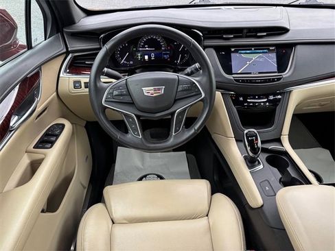 Used 2017 Cadillac XT5 Luxury w/ Driver Awareness Package image 3