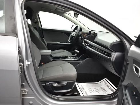 Used 2025 Kia K4 FWD image 16
