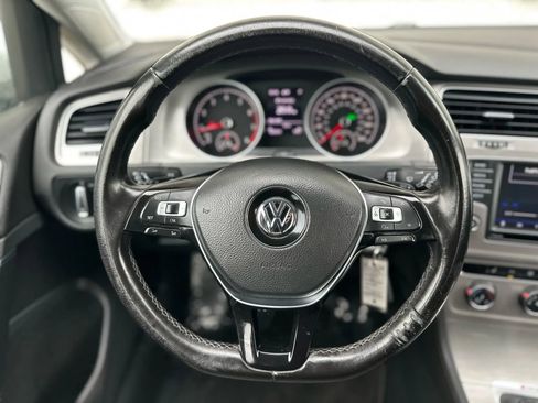 Used 2017 Volkswagen Golf S image 22