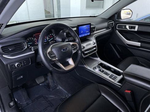 Used 2022 Ford Explorer XLT w/ Equipment Group 202A image 11