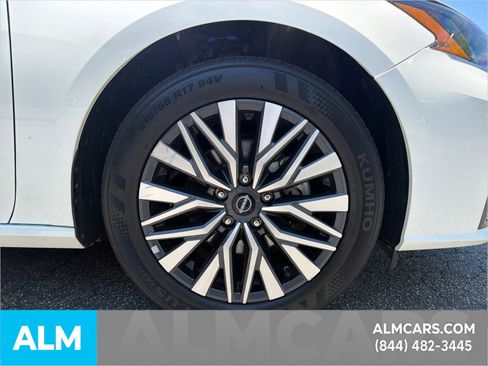 Used 2025 Nissan Altima 2.5 SV FWD image 14