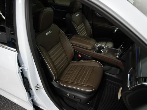 New 2026 GMC Acadia Denali Ultimate w/ LPO, Floor Liner Package image 18