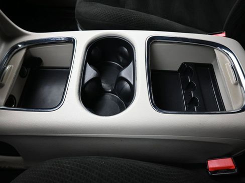 Used 2016 Dodge Grand Caravan SXT w/ Rear Park Assist Package image 20