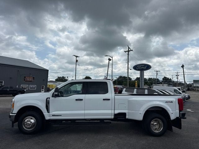 Used 2023 Ford F350 XLT AWD/4WD image 2