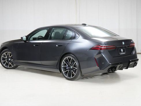 Used 2025 BMW M5 w/ Executive Package image 16