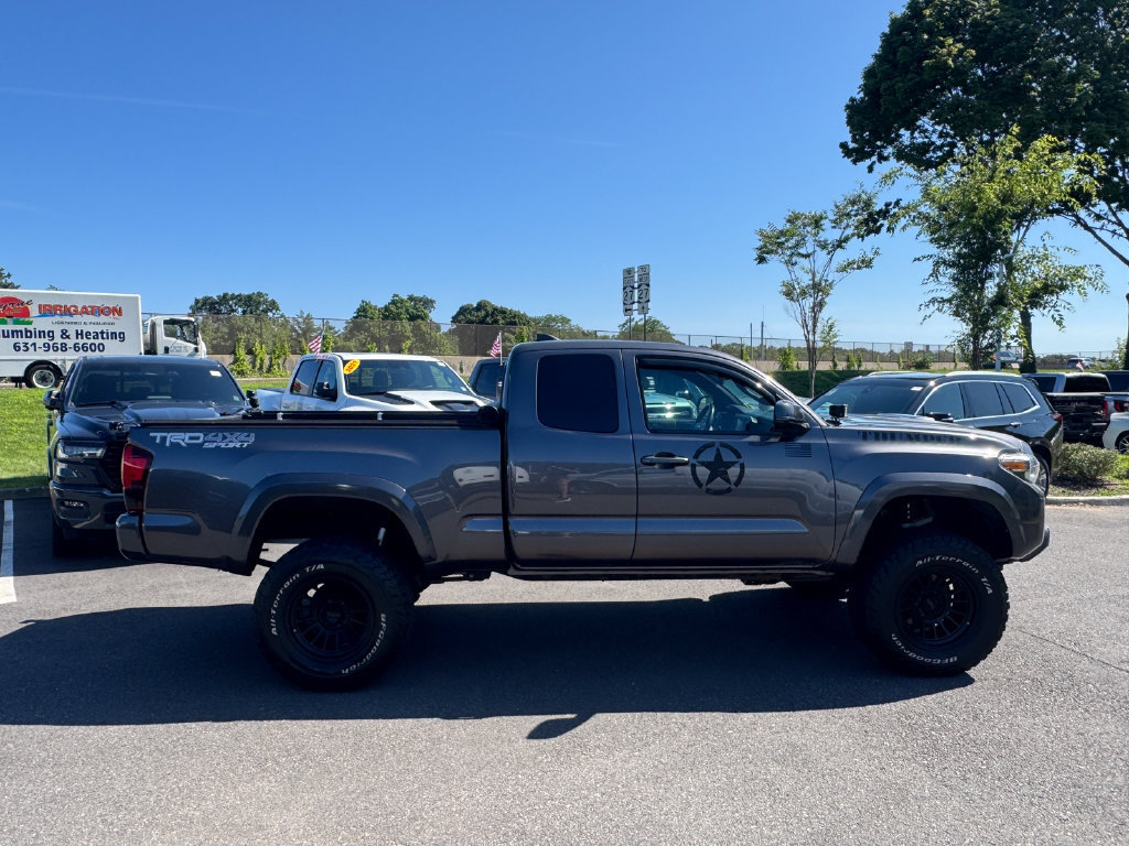 Used 2019 Toyota Tacoma TRD Sport AWD/4WD image 3
