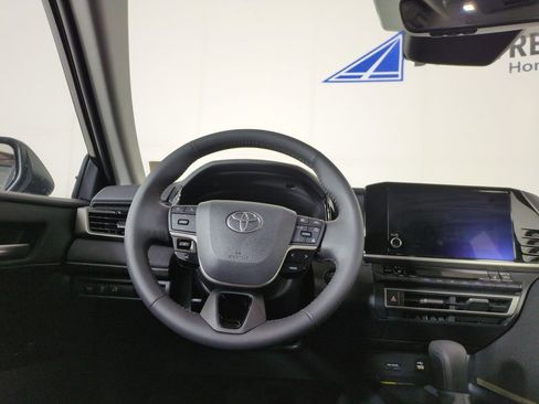 Used 2025 Toyota Camry LE w/ Convenience Package image 16