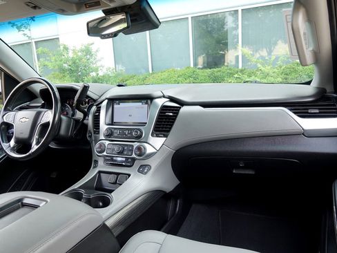 Used 2020 Chevrolet Suburban LT RWD image 7