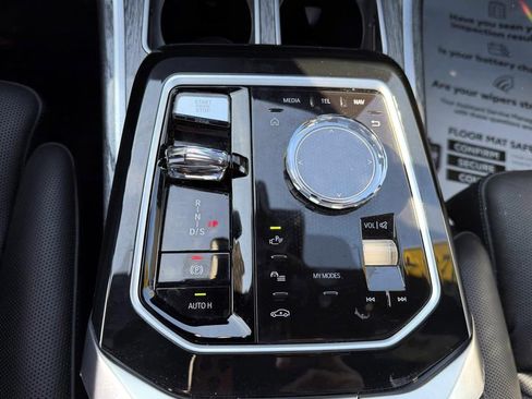 Used 2024 BMW 740i xDrive image 17