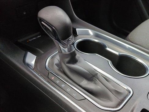 Used 2022 Chevrolet Traverse LT FWD image 12