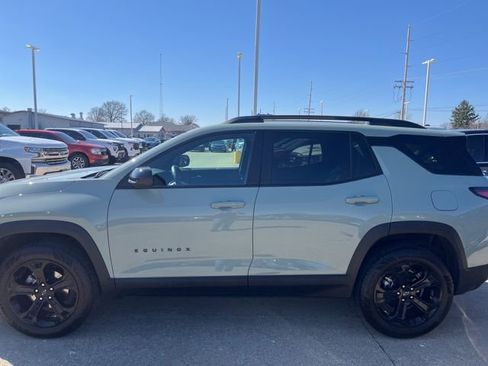 Used 2025 Chevrolet Equinox LT w/ Midnight Edition image 8