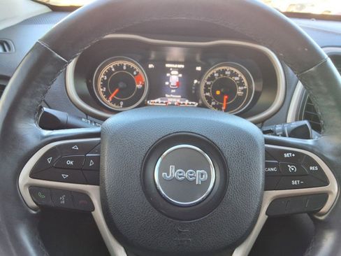 Used 2017 Jeep Cherokee Limited image 12