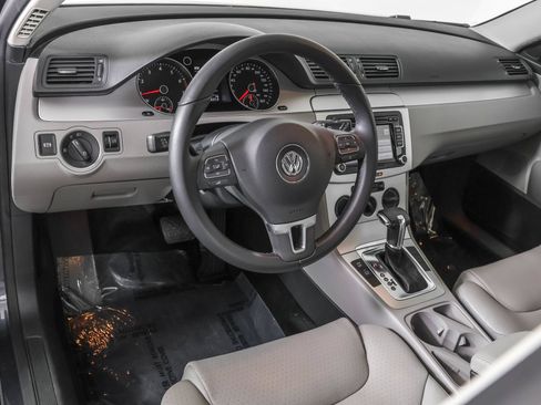 Used 2010 Volkswagen Passat Komfort FWD image 4