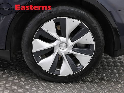Used 2024 Tesla Model Y 2WD image 19