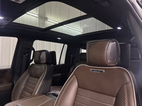 Used 2025 GMC Yukon XL Denali Ultimate AWD/4WD image 17