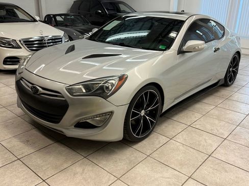 Used 2013 Hyundai Genesis 3.8 image 3