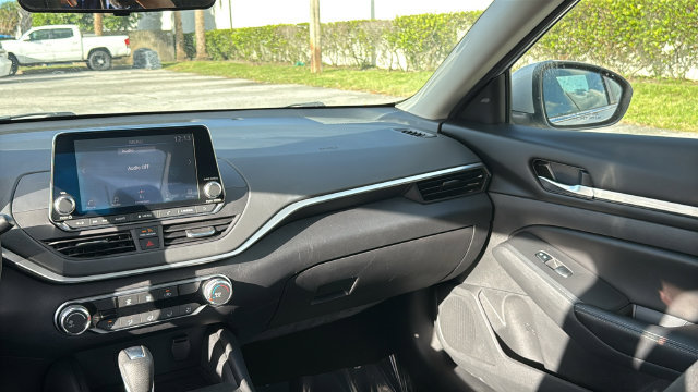 Used 2022 Nissan Altima 2.5 SV AWD/4WD image 17