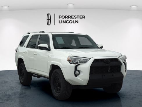 Used 2019 Toyota 4Runner SR5 AWD/4WD image 1