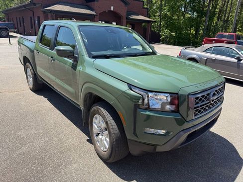 Used 2022 Nissan Frontier SV image 3