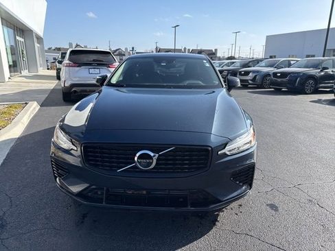 Used 2022 Volvo S60 T8 R-Design Expression w/ Advanced Package image 8