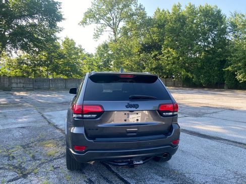 Used 2017 Jeep Grand Cherokee Altitude AWD/4WD image 4