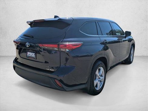 Used 2021 Toyota Highlander LE AWD/4WD image 5
