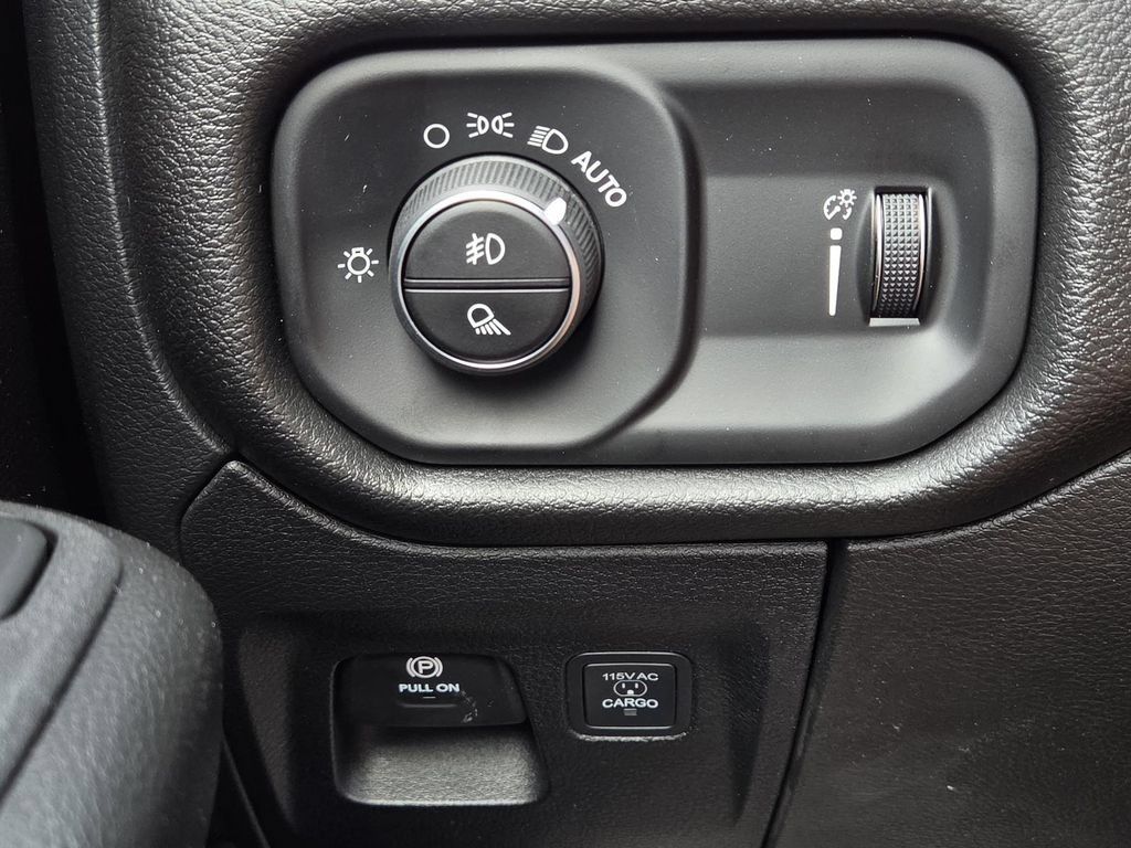 New 2026 RAM 1500 Express AWD/4WD image 18