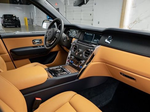 Used 2024 Rolls-Royce Cullinan AWD/4WD image 40